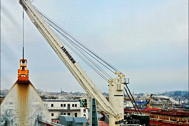 Порт Коломна приобретет новый современный плавкран у корпорации Liebherr